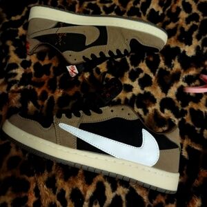 Travis Scott Jordan 1 mocha low